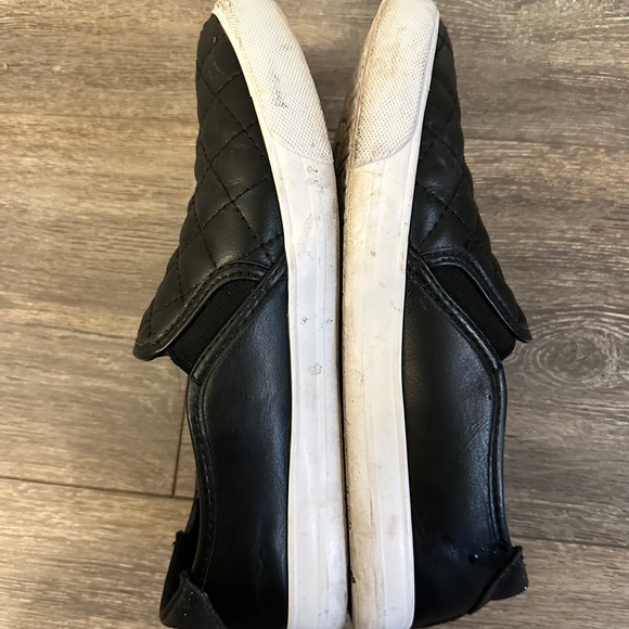 Black Guess Sneakers - Picture 5 of 5